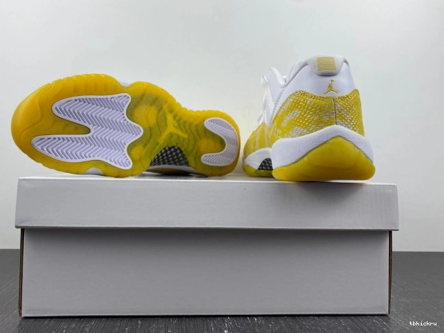 Reps TBK WMNS Yellow Low Snakeskin Air AH7860-107 Jordan 11 0719